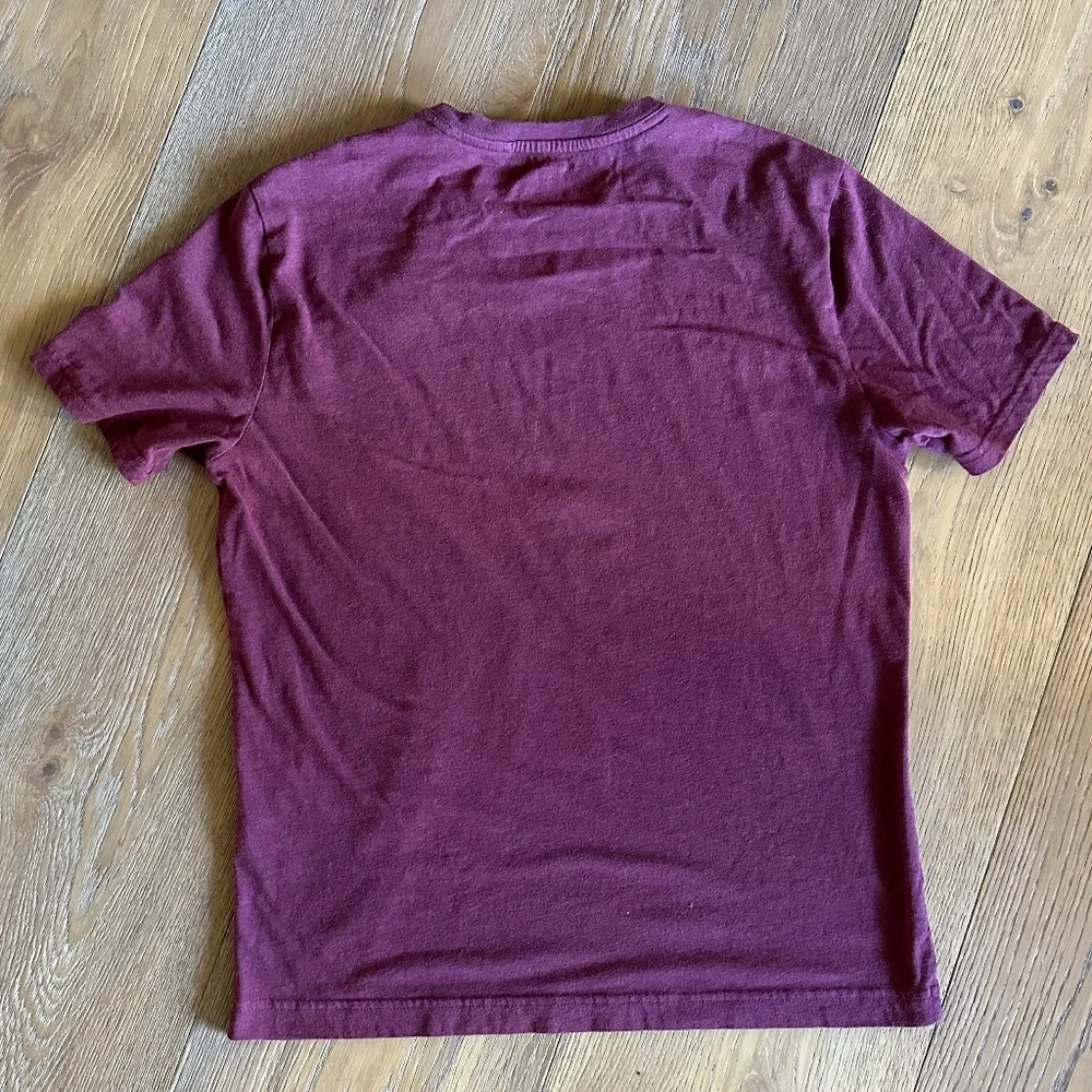 Banana Republic Premium Wash Tee – Burgundy – Men’s Size M